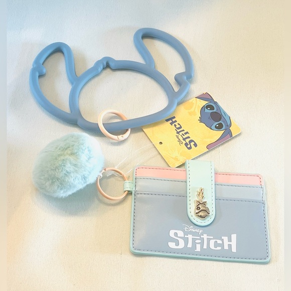 Disney Stitch Wristlet Wallet – Fun, Functional & Totally Adorable! 🌺💙 - Picture 2 of 5